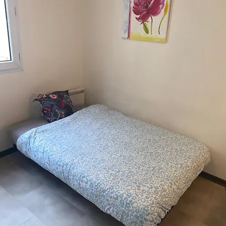 Near Train Station And Downtown With Free Parking